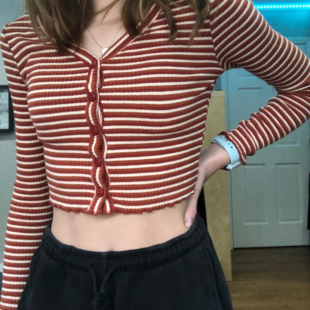 Long sleeved cropped ruffle top